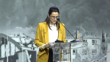 "ZNAM DA SI TAMO NEGDE, DA NAS ČUVAŠ" Snažan i emotivan govor ćerke Radovana Medića, prve žrtve NATO agresije