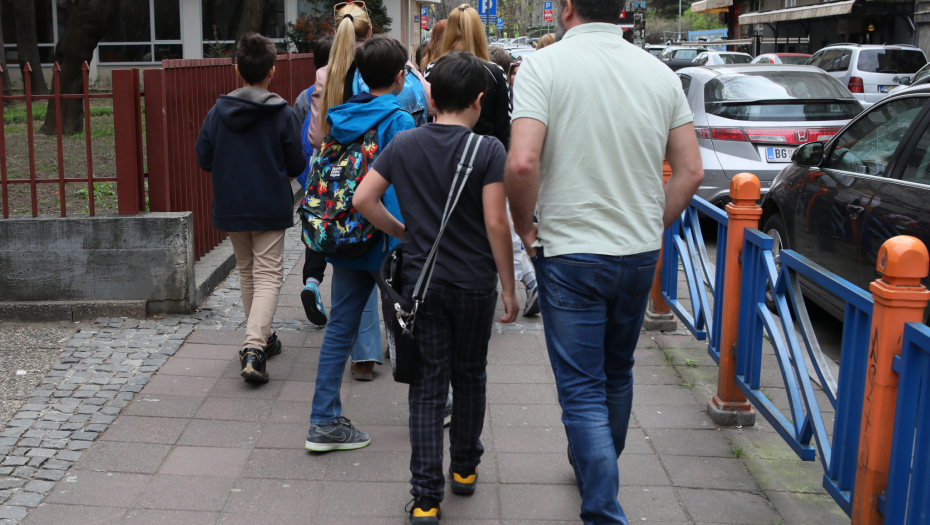 SVAKI ZVUK MOŽE AKTIVIRATI SEĆANJE Psiholog i pedagog otkrivaju kako deca da se nose sa tragedijom, "mnogi se pitaju zašto nisam ja"