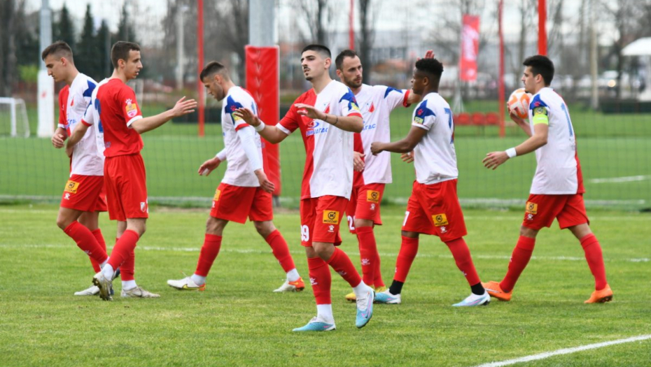 LALE SRUŠILE PAZARCE Bomba Čumića i majstorija Nikolića za pobedu Vojvodine koja diše za vratom Partizanu