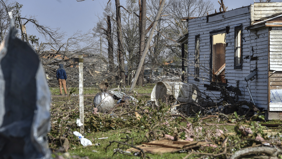 KATASTROFA U SAD Tornado odneo desetine života(FOTO)