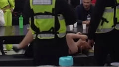 STRAVIČNE SCENE MILJANE KULIĆ U ZADRUZI Udara se po glavi, jeca i valja po podu, a onda pretila ubistvom! (VIDEO)