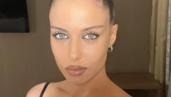 POVUKLA SE IZ MEDIJA ZBOG TEŠKOG ŽIVOTNOG PERIODA Naša pevačica progovorila o paklu kroz koji je prošla