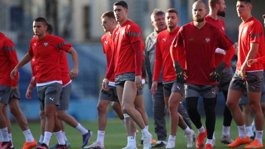 FUDBALERI SRBIJE OSETILI TEREN POD GORICOM "Orlovi" odradili poslednji trening pred meč sa Crnom Gorom (FOTO)
