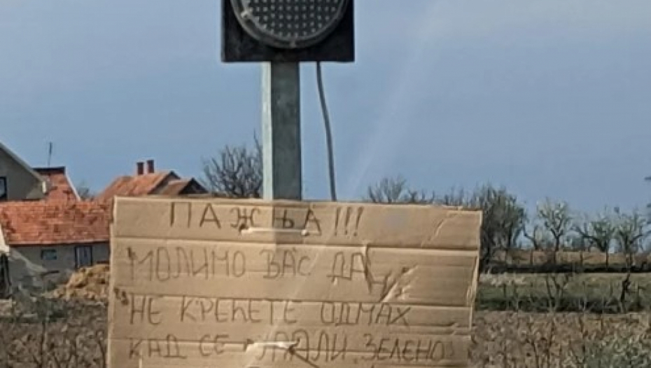 AKO PRATITE SEMAFOR, NADRLJAĆETE Ruski rulet na srpski način, pa ko se usudi neka krene