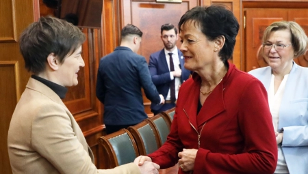 ZNAČAJNA PRIVREDNA RAZMENA ZA OBE STRANE Premijerka Brnabić sastala se sa ministarkom Putrih (FOTO)