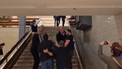 DEMONSTRANTI UPALI U PARLAMENT! Ključa u Izraelu, situacija izmiče kontroli (VIDEO)