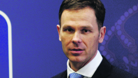 SINIŠA MALI ZAČEPIO USTA ĐILASU Biznismene kao što ste Vi, koji su sposobni da naprave lični profit od 619 miliona evra, sigurno opet nećemo gledati!