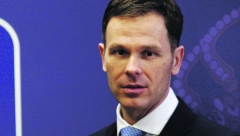 SINIŠA MALI ZAČEPIO USTA ĐILASU Biznismene kao što ste Vi, koji su sposobni da naprave lični profit od 619 miliona evra, sigurno opet nećemo gledati!