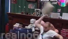 ZVEZDAN SE NE SMIRUJE Slavnić gađao Anđelu, pogodio je pravo u glavu, drama u pabu (VIDEO)