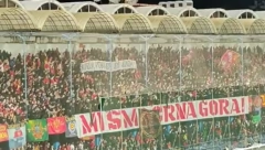 APLAUDIRAO JE CEO STADION Navijači Crne Gore na meču sa "Orlovima" istakli parolu i izazvali oduševljenje svih (VIDEO)