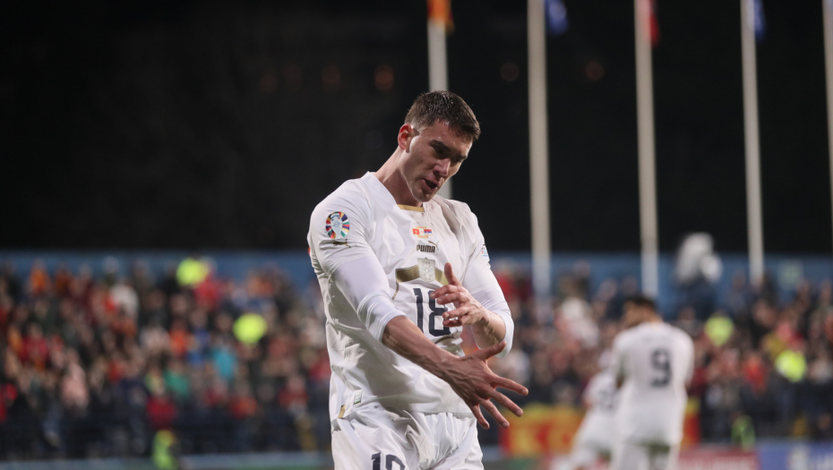 VLAHOVIĆ SLOMIO CRNOGORCE Pogledajte kako je Duci doveo Srbiju u prednost u Podgorici (VIDEO)