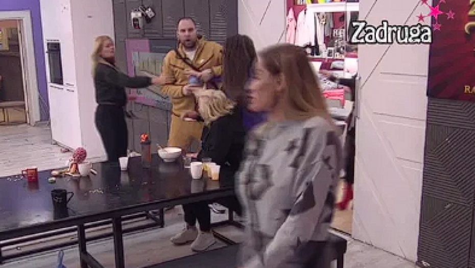 IMAM DOKUMENTOVANO DA SAM BILA U MODRICAMA Zvezdan ponovo histeriše, obezbeđenje u pripravnosti