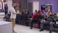 VODITELJ PINKA MISLIO DA KAMERE NE SNIMAJU, PA U PROGRAMU SE IZLANUO Procurio šokantan snimak, a evo koji učesnik je u sve umešan! (VIDEO)