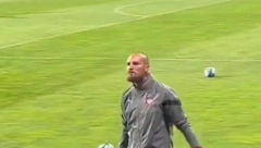 BRUKA I SRAMOTA Rajkoviću užasno vređali ženu, naš golman pobesneo, pljunuo ka navijačima (VIDEO)