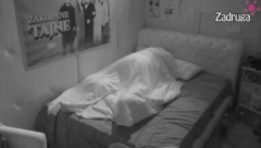 ZATRESLI ZIDOVE Zadrugari se prepustili strastima, najpre ga oralno zadovoljila, pa zaskočila