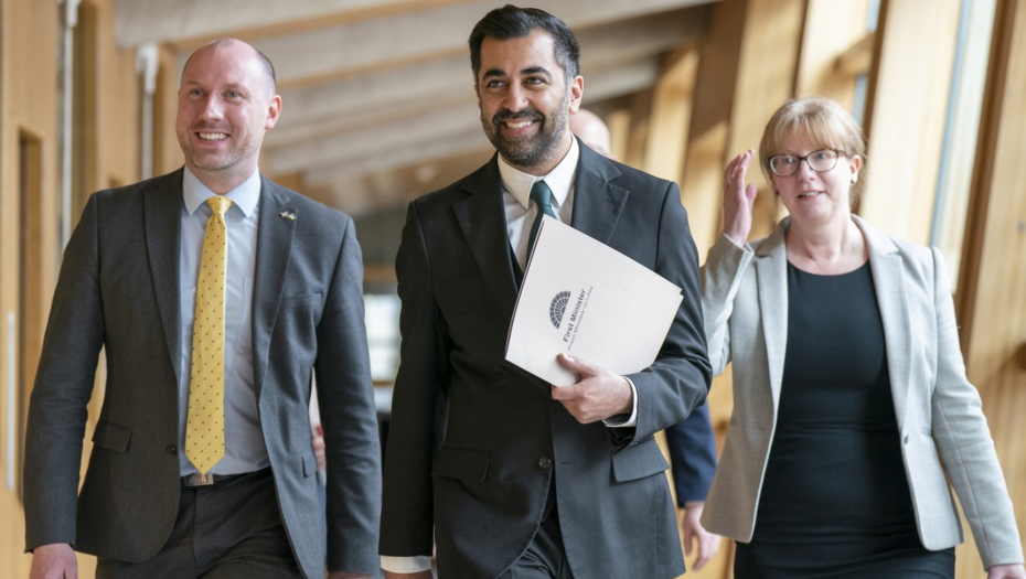 DETE IMIGRANATA PIŠE ISTORIJU Ko je Humza Jusaf, novi premijer Škotske i bliži li se kraj Ujedinjenog Kraljevstva