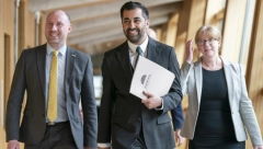 DETE IMIGRANATA PIŠE ISTORIJU Ko je Humza Jusaf, novi premijer Škotske i bliži li se kraj Ujedinjenog Kraljevstva