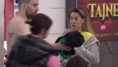 NE MOGU DA VERUJEM, OVO NIJE NORMALNO Zvezdan Slavnić se skinuo go, pa prošetao po Crnom stolu, skandal