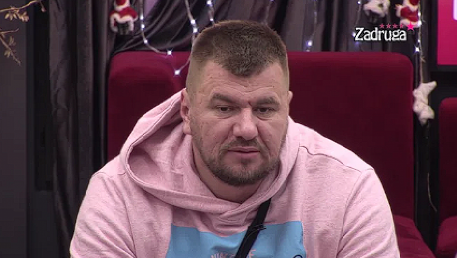 JANJUŠ DOŽIVEO NERVNI SLOM Lomi sve pred sobom zbog odluke produkcije, doveli ga do tačke pucanja, uputio im psovke i uvrede, sledi disvalifikacija?