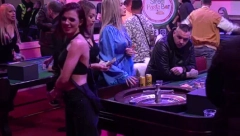 GORI KAZINO Anita svojim telom usijala kazino, ne skidaju pogled sa nje