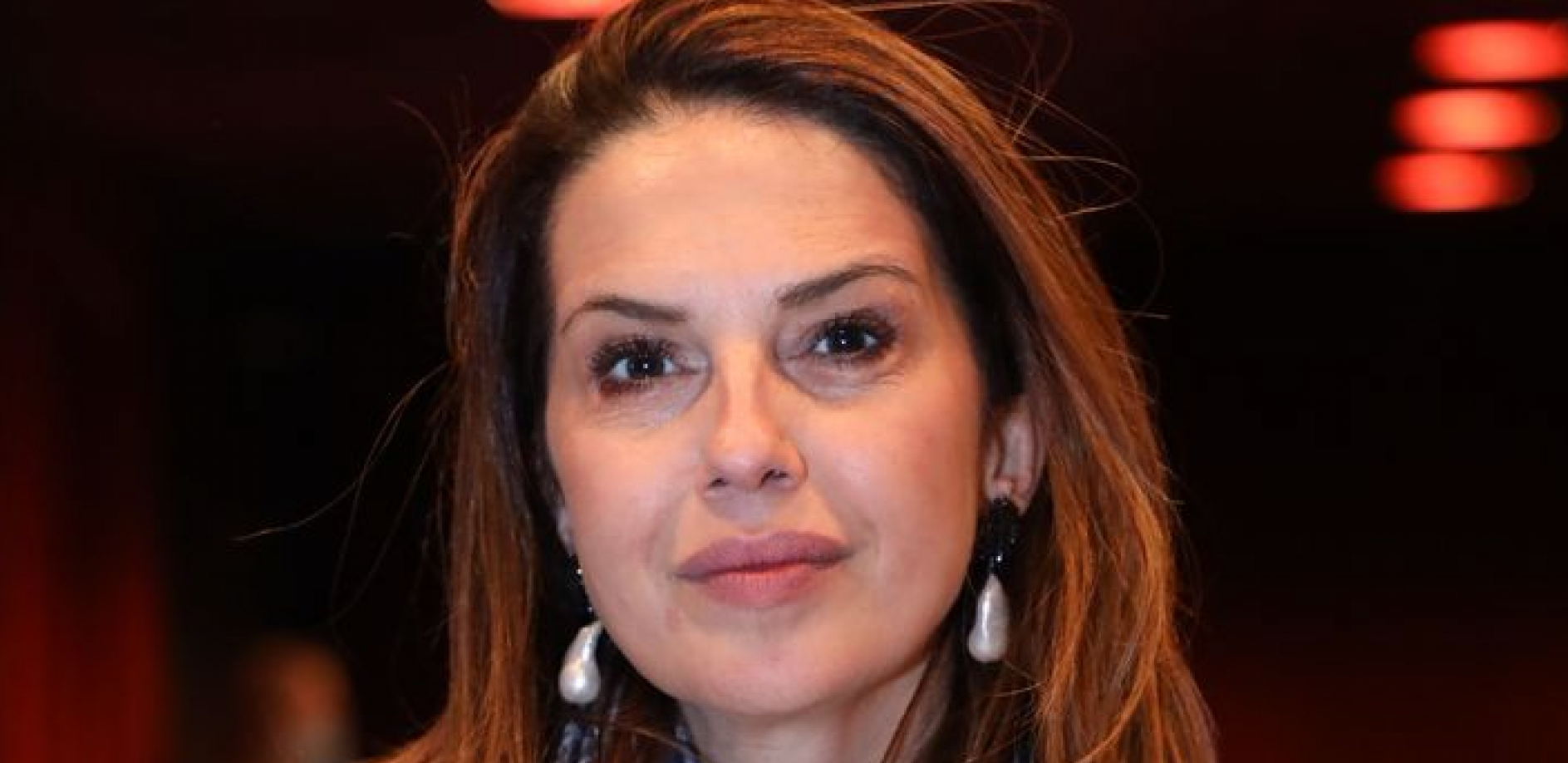 MUŽ NATAŠE NINKOVIĆ JE OZBILJAN FRAJER! Glumica napustila primorje i posetila ovu lokaciju, a svi komentarišu njegov izgled!