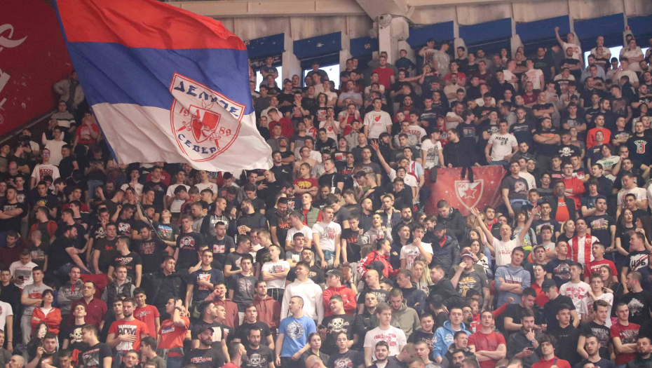 "DELIJE ZOVU IZ PIONIRA BRATA..." Navijači Zvezde originalnom porukom protiv Valensije pozvali na meč protiv Mladosti GAT (FOTO)