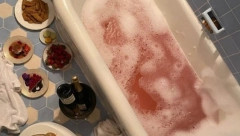 "Odvratna si, hranu držiš na wc šolji, jedeš bakterije": Rijaliti zvezda isprovocirala pratioce