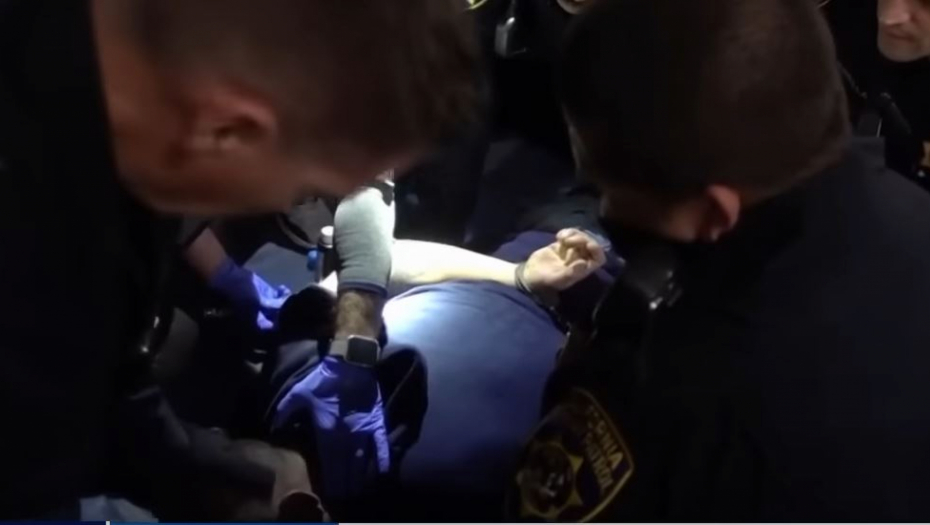 POLICAJCI PRIDAVILI ČOVEKA! Kalifornija podigla optužnicu, na spisku i medicinska sestra! (VIDEO)