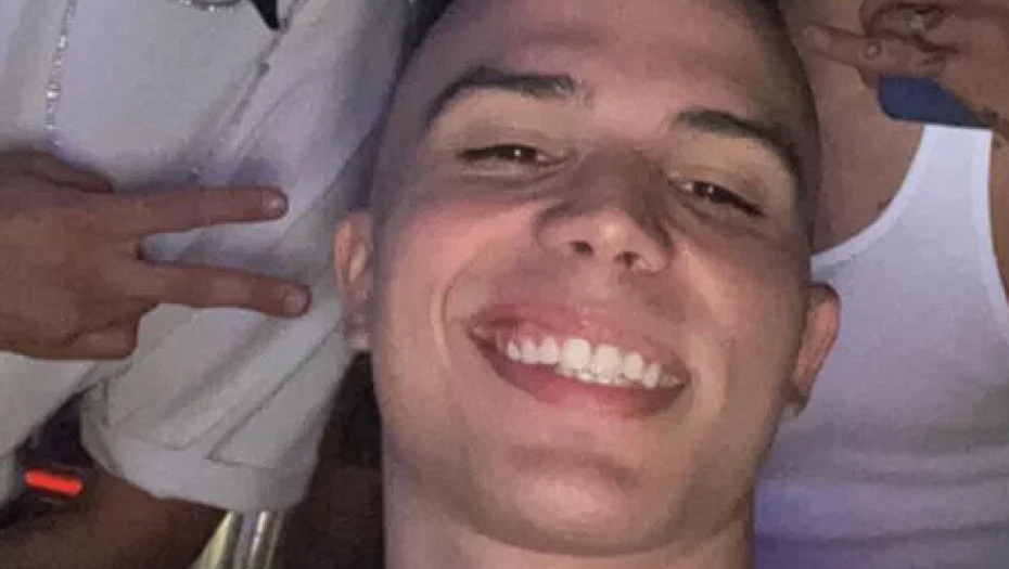 VOJAŽ OTVORIO ONLIFENS! Reper se obnažio, pa uputio obožavateljke gde mogu da isprate njegove privatne fotke!