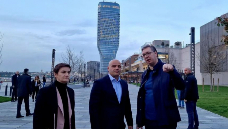 VUČIĆ I BRNABIĆ SA KOVAČEVSKIM U BEOGRADU NA VODI! "Kažu da se tokom dobre šetnje smišljaju najbolji planovi i vode najprijatniji razgovori"