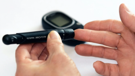 OBAVEZNO SE JAVITE LEKARU AKO IMATE OVE SIMPTOME Često mokrenje, zamagljen vid i umor mogu biti znak najopasnije hronične bolesti