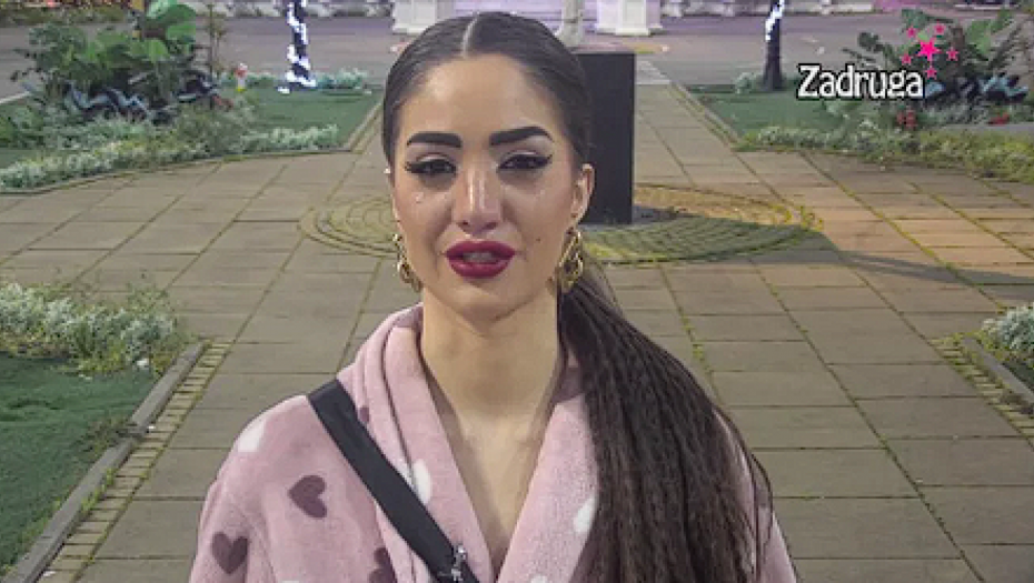 RANI RADOVI ANĐELE ĐURIČIĆ Predstavljala se sveticom, tvrdila da je imala samo dva dečka, a sada je raskrinkana!