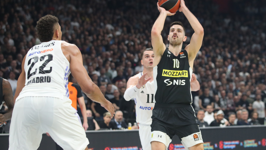 PARTIZAN SKINUO KRUNU KRALJU, BRUTALNA IGRA ZA TOP 8 Crno-beli u paklu "Arene" oborili rekord Evrolige po poseti, pobedili Real i napravili džinovski korak ka plej-ofu