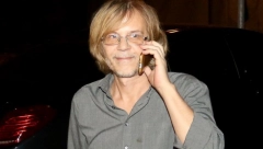 ČOVEK BEZ KOMPLEKSA! Žika Todorović pored kontejnera pozirao sa radnicima Gradske čistoće!