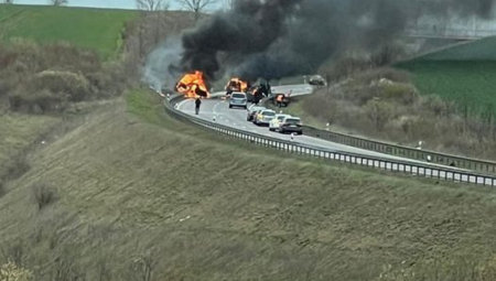 STRAVIČAN SUDAR U NEMAČKOJ! Sedmoro ljudi izgorelo u automobilima!