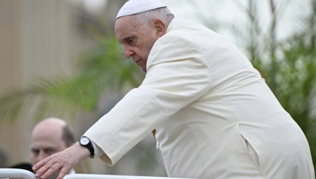 PAPA FRANJA Ukrajina treba da napusti svoje ofanzivne pokušaje i sedne za pregovarački sto