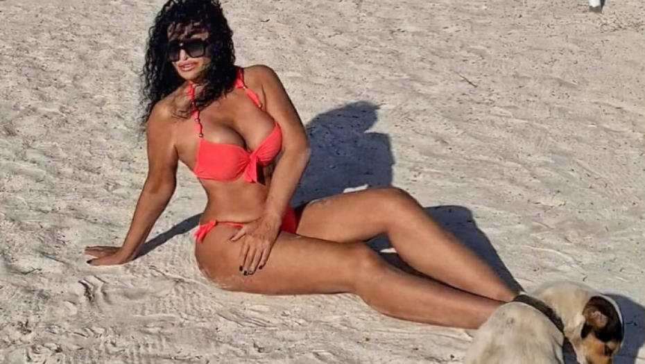 SKANDALOZNO IZDANJE GOLE LIDIJE VUKIĆEVIĆ Skinula se u 60. godini i bezobraznom pozom šokirala javnost! (FOTO)