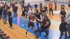 NEVIĐENI HAOS U MAKEDONIJI Igrač bacao huligana po terenu, udarao ga u glavu (VIDEO)