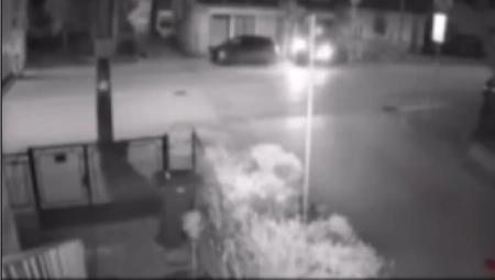 ZAKUCAO SE LJUDIMA U KUĆU Punim gasom kroz raskrsnicu! (VIDEO)