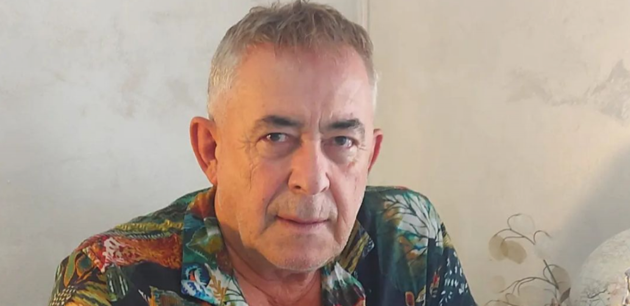 SKINUO SE MIMA KARADŽIĆ (69) Obnaženi glumac izazvao haos: "Obuci se, budi pristojan"