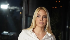 SKINULA SE MILICA TODOROVIĆ! Pevačica pozirala na plaži bez gornjeg dela, mreže gore