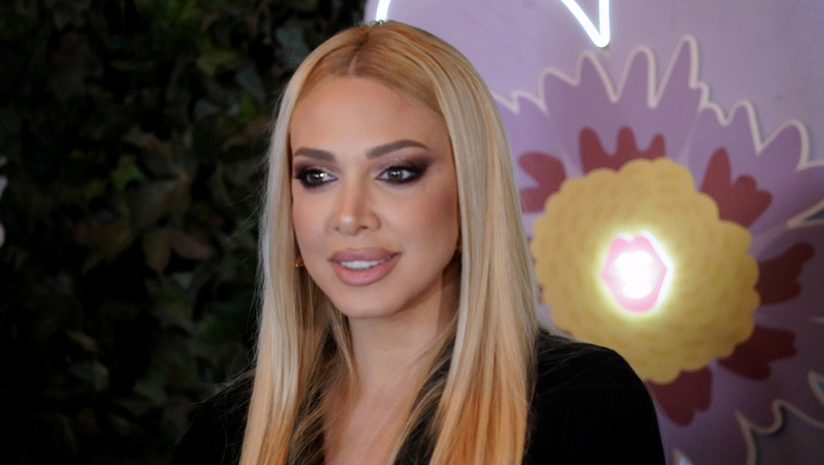 DEČKO MILICE TODOROVIĆ OBORIO PEVAČICU S NOGU Romantičan gest rekao više od 1000 reči, sve završilo na mrežama