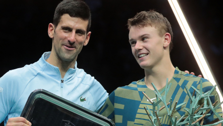 OVO JE NOVAKOVA TAJNA USPEHA Protivnik otkrio šta ga je Đoković opet posavetovao (FOTO)