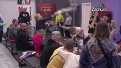 TUČA FILIPA I ŽANA Ona ga ispolivala vodom, Car nasrnuo na nju, pa joj demolirao krevet i stvari! (VIDEO)