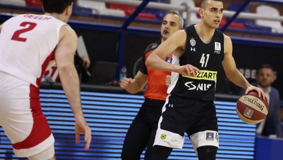 PARTIZAN NAPRAVIO JOŠ JEDAN VELIKI KORAK KA PRVOM MESTU Crno-beli savladali FMP uz mnogo muke