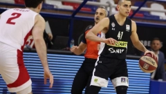 PARTIZAN NAPRAVIO JOŠ JEDAN VELIKI KORAK KA PRVOM MESTU Crno-beli savladali FMP uz mnogo muke