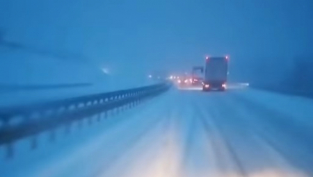 SAOBRAĆAJNA NEZGODA NA AUTO-PUTU KOD TAKOVA Na prevoju Vrnčani zbog udesa obustavljen saobraćaj
