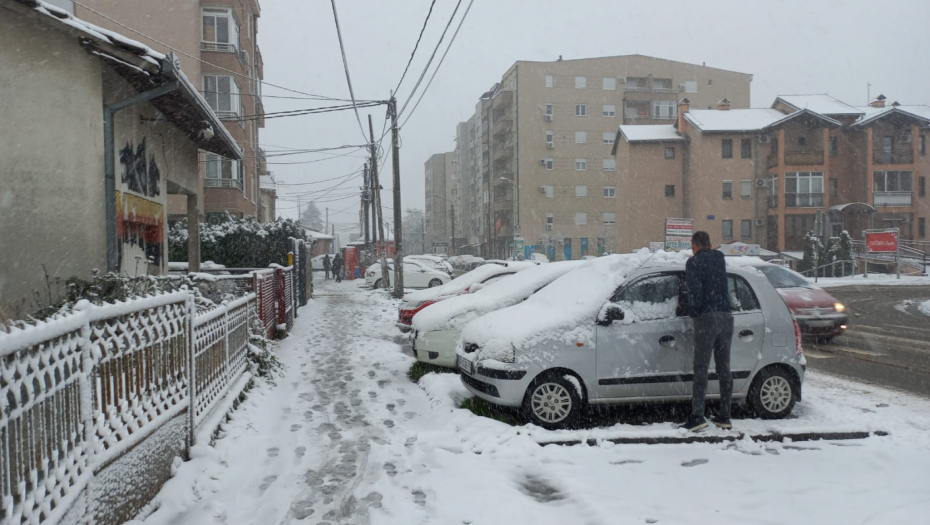 SNEG PADA U BEOGRADU, ZIMA JE OVDE Spremite se - nakon snežnog vikenda čeka nas LEDENI HAOS