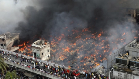 PLAMEN NA SVE STRANE, VATROGASCI NE ZNAJU GDE UDARAJU! Gori fabrika tekstila