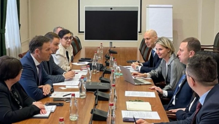 "DRAGO NAM JE ŠTO PREPOZNAJU NAŠE NAPORE" Ministar Mali sa predstavnicima AmCham Srbija (FOTO)